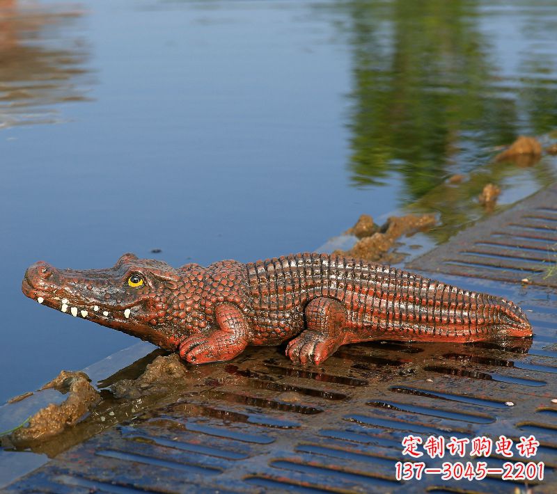 临沂玻璃钢仿真鳄鱼园林水景景观动物雕塑