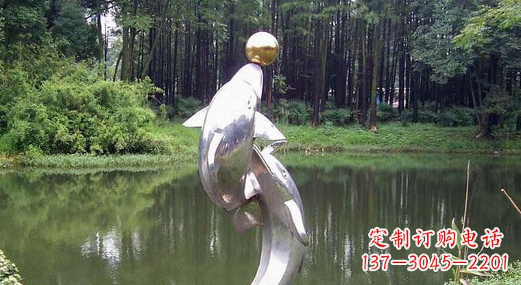 临沂海豚的传说——不锈钢公园顶部雕塑