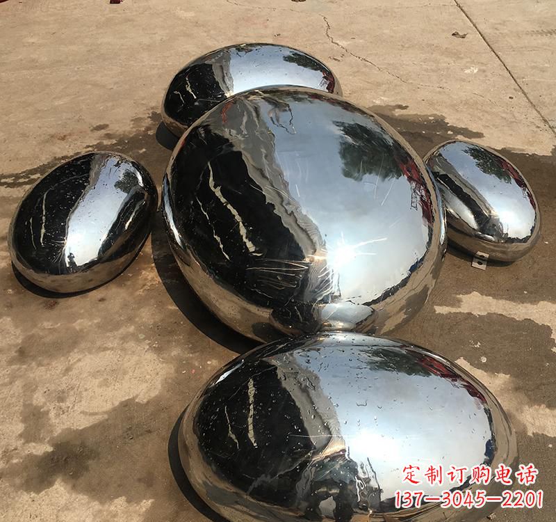 临沂不锈钢水滴雕塑精致而又充满力量