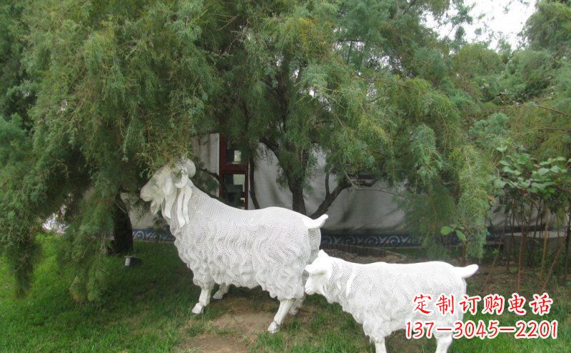 临沂不锈钢山羊雕塑静谧中的动态美