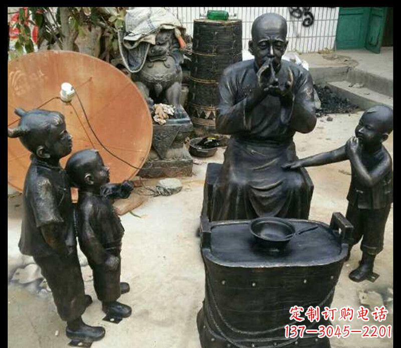 临沂糖果街上的铜雕精灵