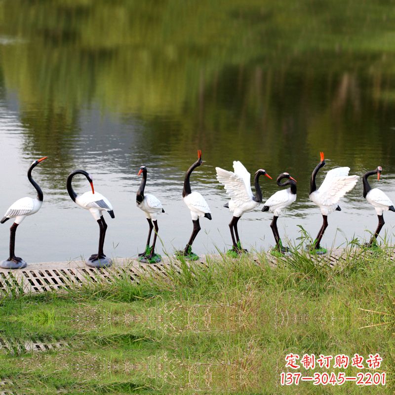 临沂仿真仙鹤玻璃钢水景雕塑摆件-公园水池水塘琥珀动物雕塑