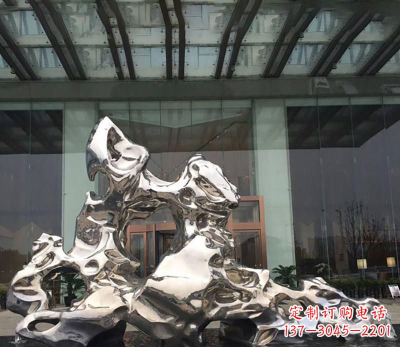临沂精美太湖石雕塑