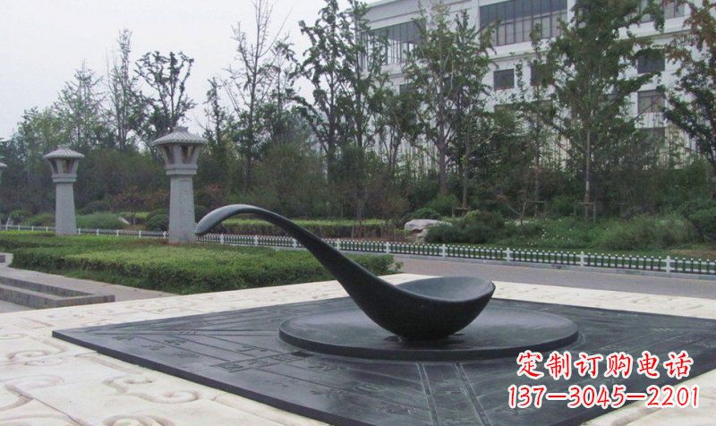 临沂中领雕塑指南针铜雕——定制你的独特景观
