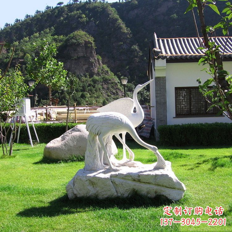 临沂仙鹤石雕公园草坪动物雕塑