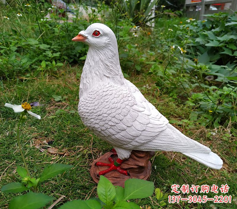 临沂为和平献芳礼：精美少女与和平鸽雕塑