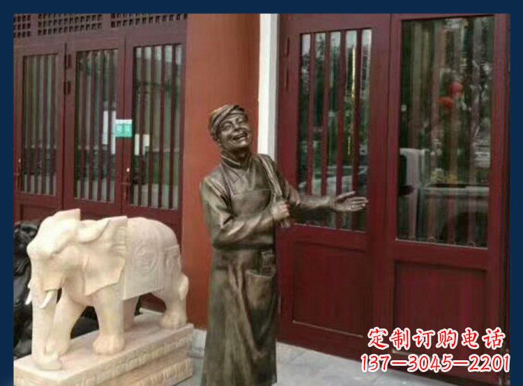 临沂铜雕店小二酒店迎宾人物雕塑