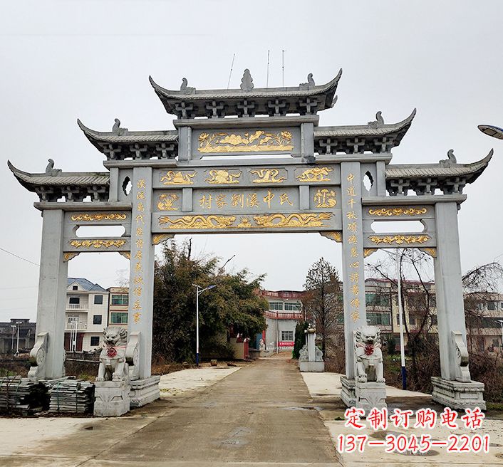 临沂透雕石牌坊