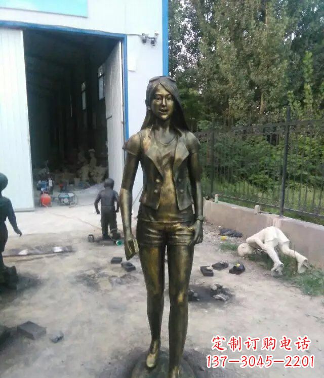 临沂现代美女广场人物铜雕