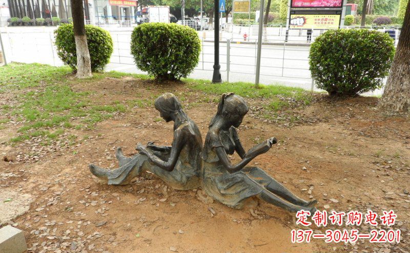 临沂校园坐着看书的女孩人物铜雕