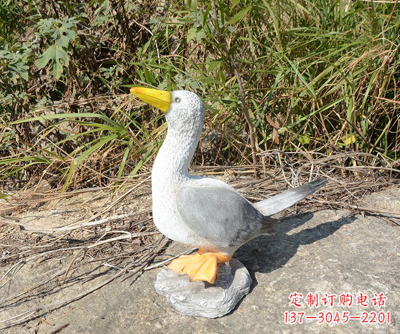 临沂学校雕塑和平鸽