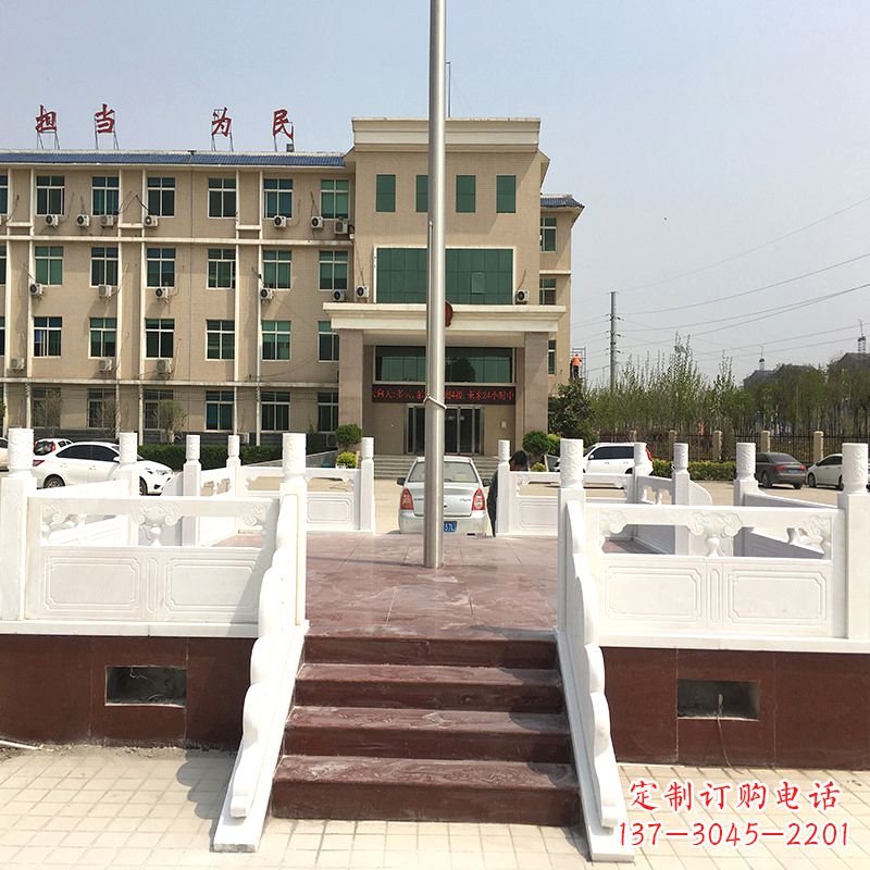 临沂学校广场石雕升旗台