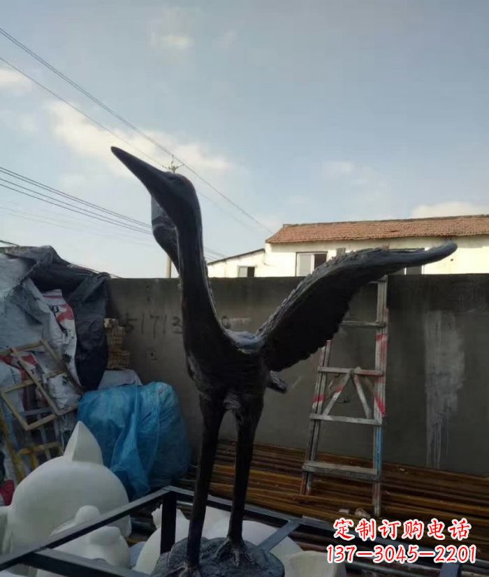 临沂展翅仙鹤铜雕 (2)